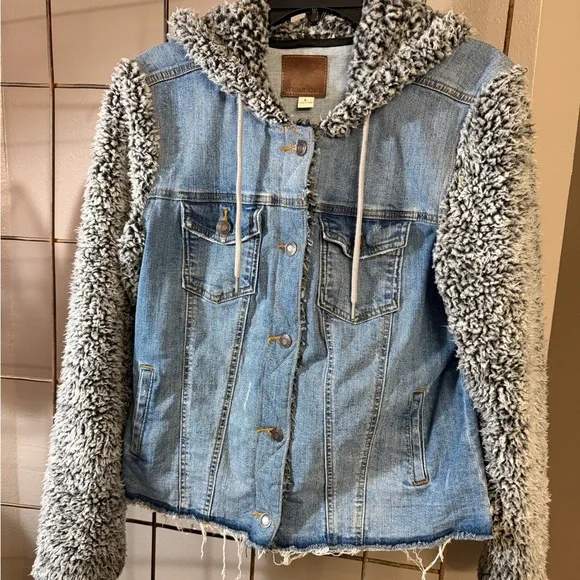 Maurices Blue Denim Jacket with Gray Faux Fur - Picture 1 of 1